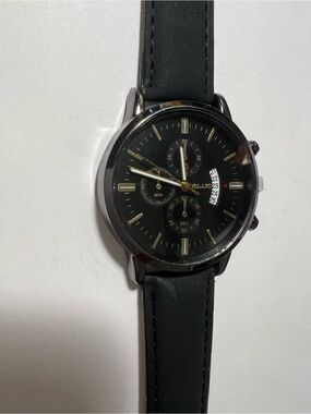 Classic Men's Black and Tan Leather Strap Watch - Unbranded